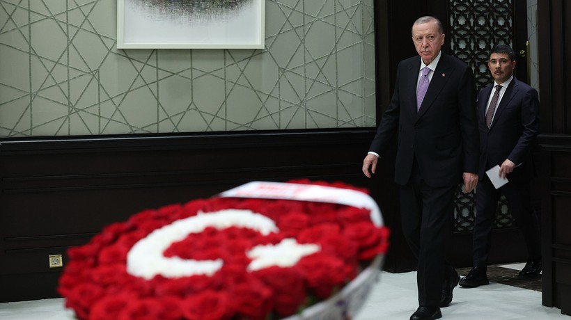 Devlet Bahçeli'den Kabine'ye çiçek jesti