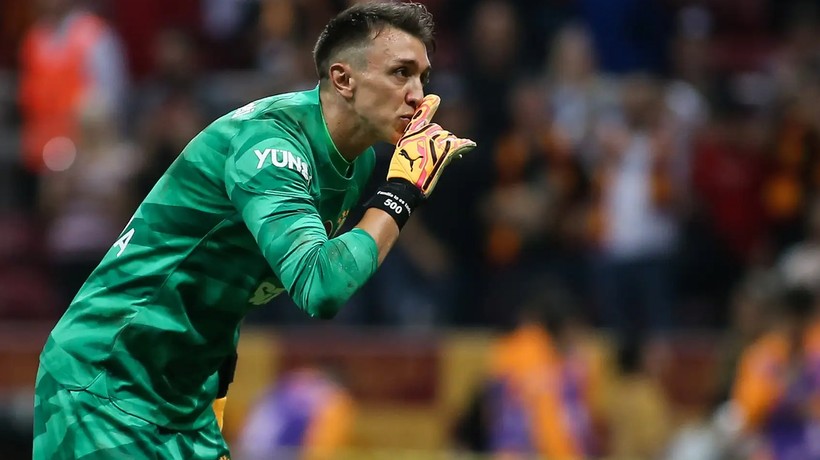 Galatasaray'da Muslera, kulüp efsanesi Bülent Korkmaz'ın rekorunu yakaladı
