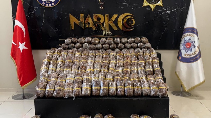Van'da nakliye aracında 84 kilo 460 gram esrar ele geçirildi, 2 tutuklama