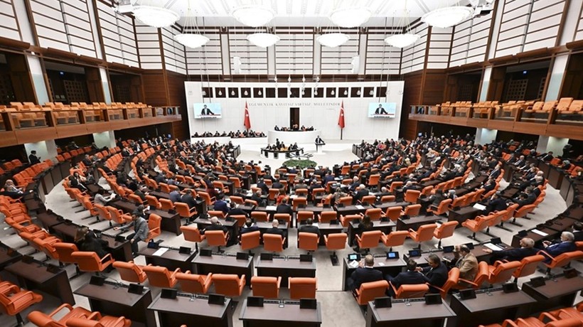 Milletvekilleri 'deprem erken uyarı sistemi' tanıtıldığı sırada depreme yakalandı