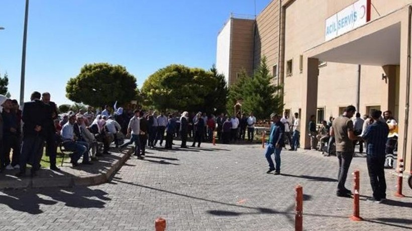 Şanlıurfa'da polis merkezi önünde kavga: 5 yaralı, 12 gözaltı