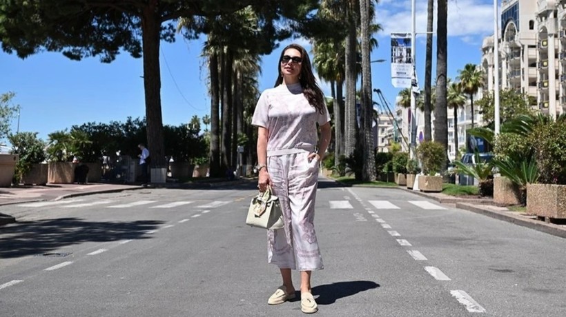 Cannes Film Festivali’nde kırmızı halıda Ebru Yaşar damgası
