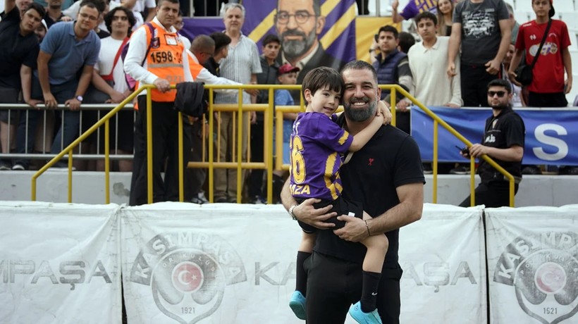 Arda Turan, Eyüpspor'a veda etti: "Bugün benim Eyüpspor'daki son maçımdı"