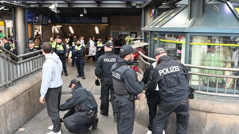 Hamburg'da tren istasyonunda "silah ve kesici alet" araması