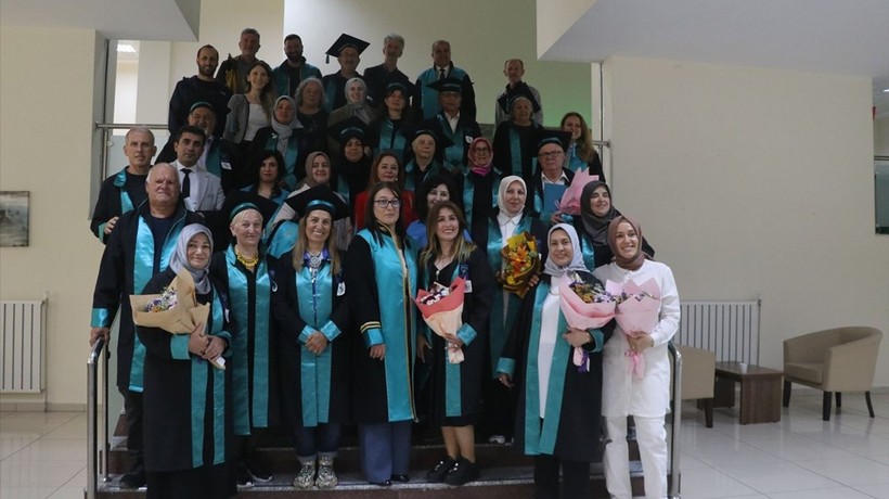 Rize'de 3. yaş üniversitesi ilk mezunlarını verdi