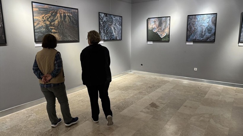 Tekirdağ'da Milan Radisics'in 'Ayak İzlerimiz' sergisi açıldı