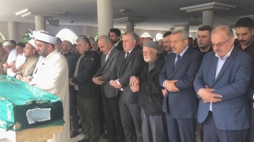 Osman Aşkın Bak'ın acı günü! Amcasını son yolculuğuna uğurladı