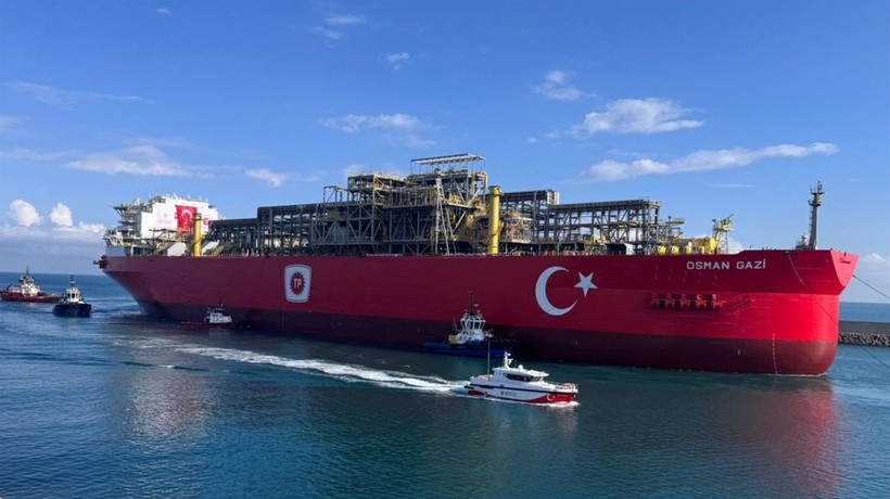Türkiye'nin ilk yüzer doğal gaz üretim platformu Osman Gazi Filyos Limanı'nda