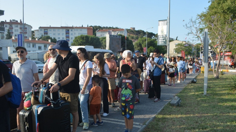 Bayramda Komşu ziyareti: Ayvalık'tan Midilli’ye kuyruk oluştu