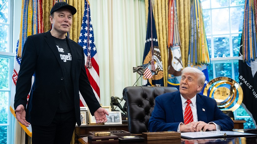 Trump, Elon Musk'ın "aklını kaçırdığını" söyledi