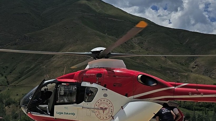 Van'da solunum sıkıntısı çeken hasta ambulans helikopterle hastaneye nakledildi