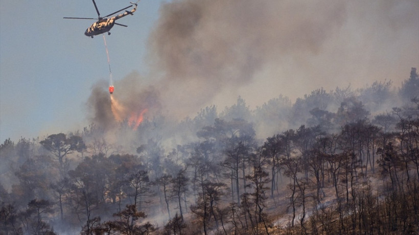 İzmir ve Aydın'da orman yangını! Foça'da yerleşim yerleri zarar gördü