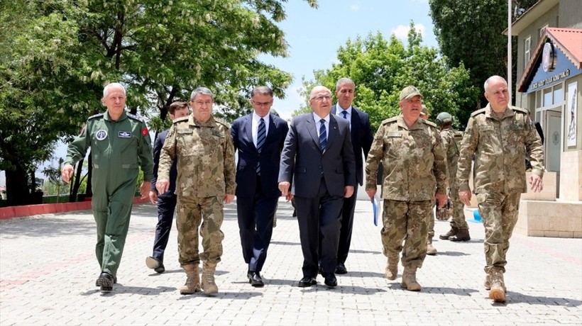 Milli Savunma Bakanı Yaşar Güler İran sınırında! Türk bayraklı gemiler için yüksek alarm verildi!
