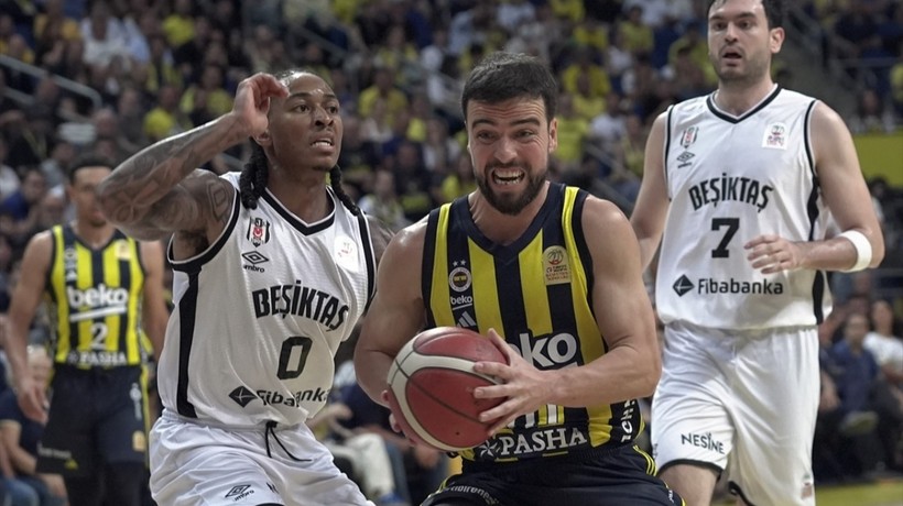 Fenerbahçe Beko Beşiktaş Fibabanka karşısında final serisinde durumu 2-0'a getirdi