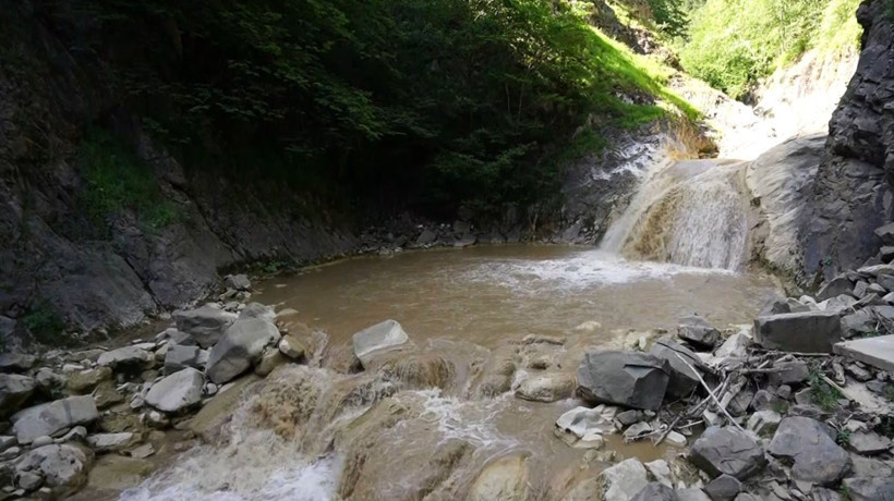 Mavi Göl'de turizm başlamadan bitti: Çamura döndü