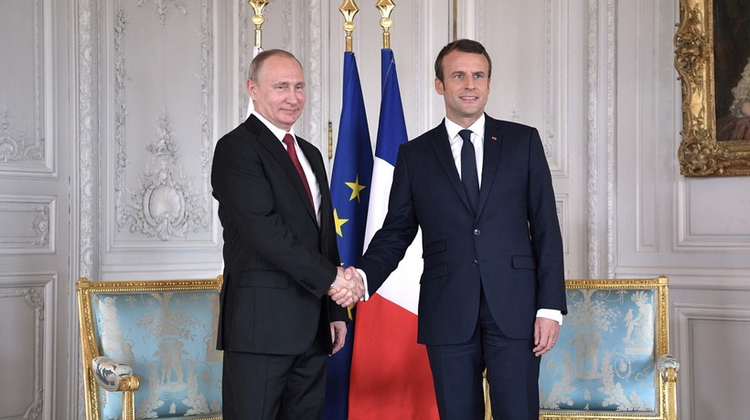Putin ile Macron 3 yıl aradan sonra ilk kez görüştü