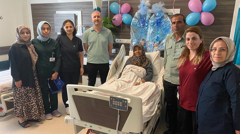 İnanması zor ama gerçek! 53 yaşında ikiz bebek dünyaya getirdi