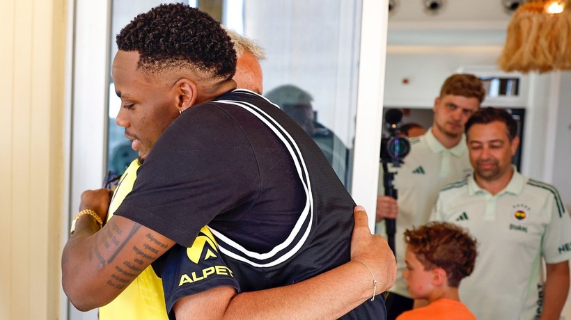 Jhon Duran Fenerbahçe'nin Portekiz kampına katıldı