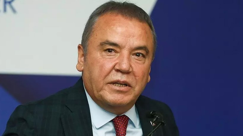 Muhittin Böcek hastaneye kaldırıldı