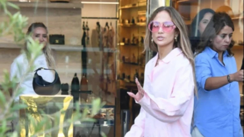Jennifer Lopez'i doluyuz diyerek mağazaya almadıkları iddia edildi!