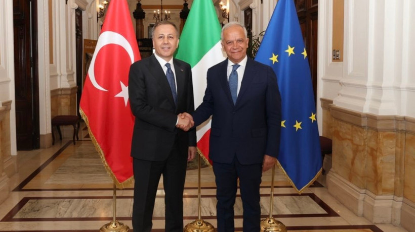 İçişleri Bakanı Yerlikaya, İtalyan mevkidaşı Piantedosi ile görüştü
