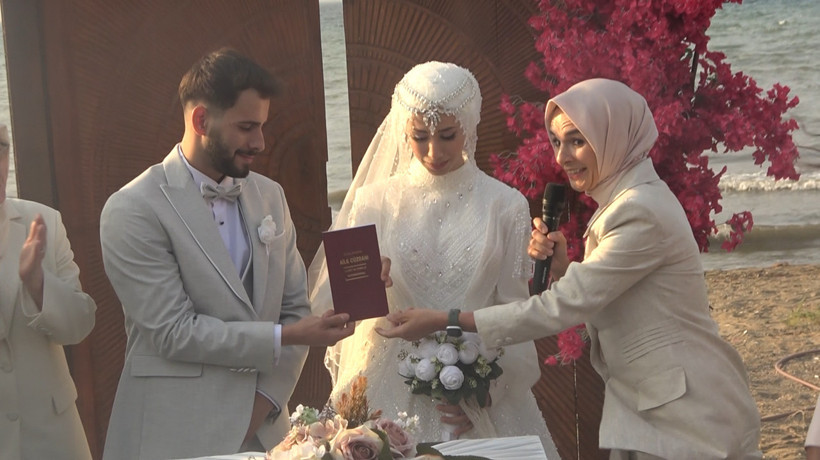 Bakan Göktaş, Yalova'da nikah şahitliği yaptı