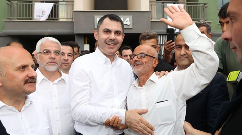 Bakan Kurum'dan Adıyaman'daki depremzede aileye ziyaret