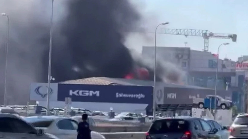 Pendik'te korku dolu anlar! Sıfır araç bayisinde yangın: Çok sayıda ekip sevk edildi