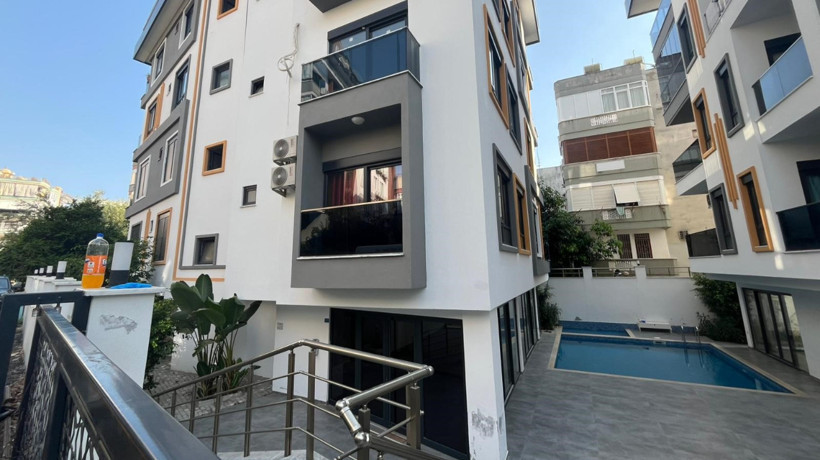 Emlakçıyı arayıp kiraladığı evde cinayet işlediğini söyleyip ortadan kayboldu