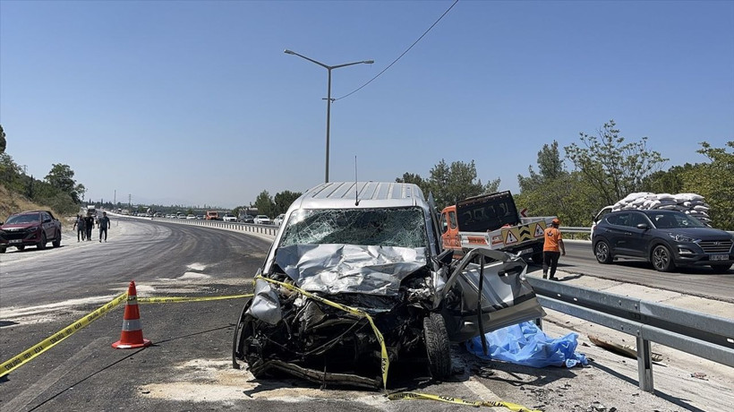 Burdur'da trafik kazası: 2 kişi hayatını kaybetti, 4 kişi yaralandı