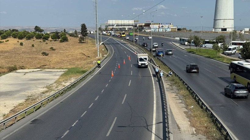 Fırtınanın Etkisi: Büyükçekmece'de Aydınlatma Direği Yan Yattı