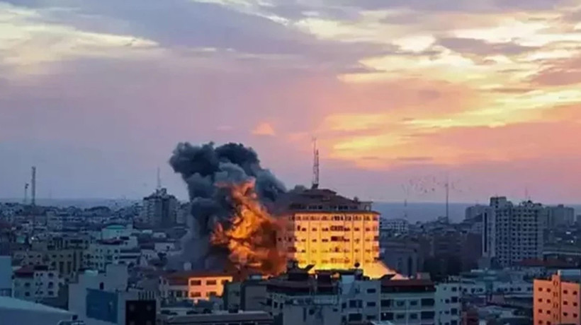 Yemen'in başkenti Sana'da patlama meydana geldi! İsrail saldırıyı üstlendi