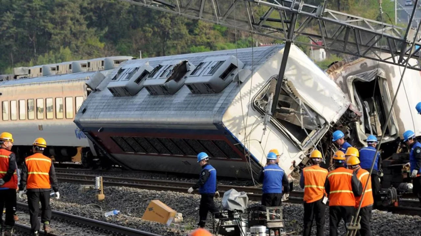 Güney Kore'de tren raydan çıktı: 2 ölü, 4 yaralı