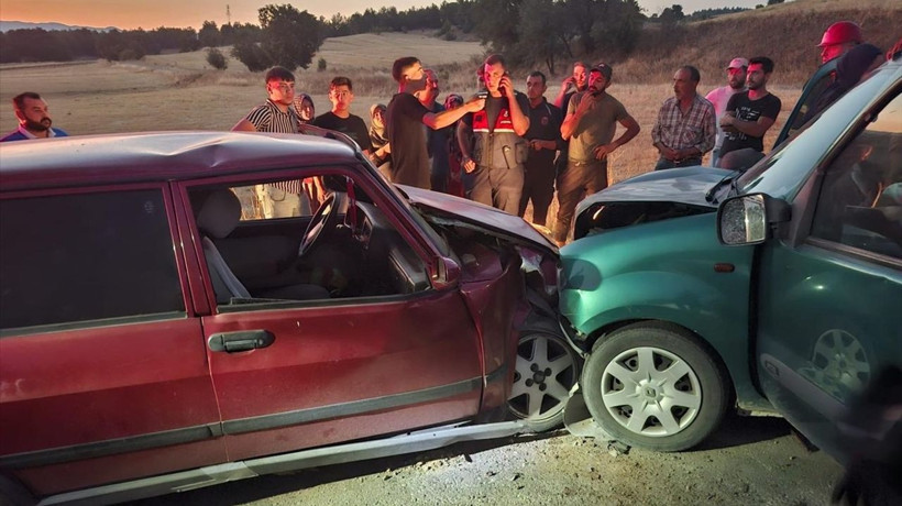 Kütahya'da trafik kazası: 2 ölü, 1 yaralı