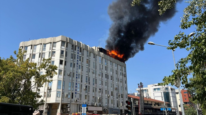 Denizli'de Tekstil Çarşısında Yangın