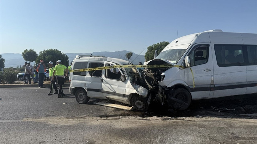 İzmir'de Trafik Kazası: 1 Ölü, 12 Yaralı