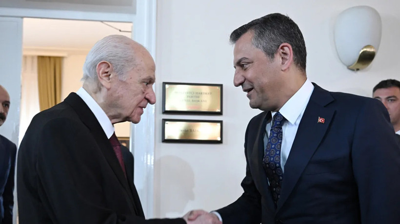 Özgür Özel'den Devlet Bahçeli'ye ittifak mesajı: Demokrasi yolunda herkesle yürürüz!