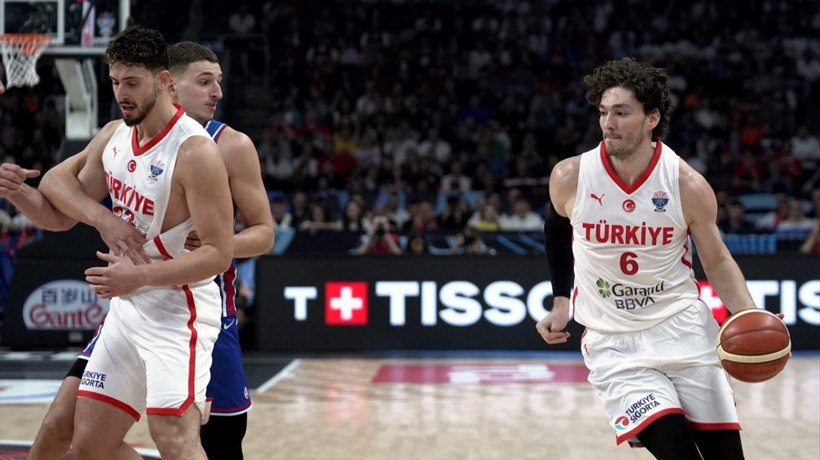 12 Dev Adam Sırbistan'ı 95-90 yenerek grubu lider tamamladı