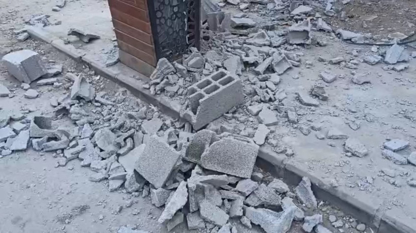 Yürürken inşaat halindeki binadan başına briket düştü