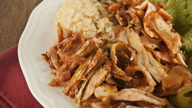 Düğünde tavuk döner ve pilav yiyen 92 kişi hastanelik oldu