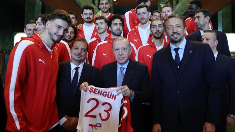 Cumhurbaşkanı Erdoğan, 12 Dev Adam'ı kabul etti