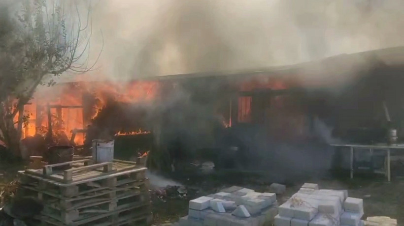 Kaynak yapılırken çıkan kıvılcım bağ evini kül etti