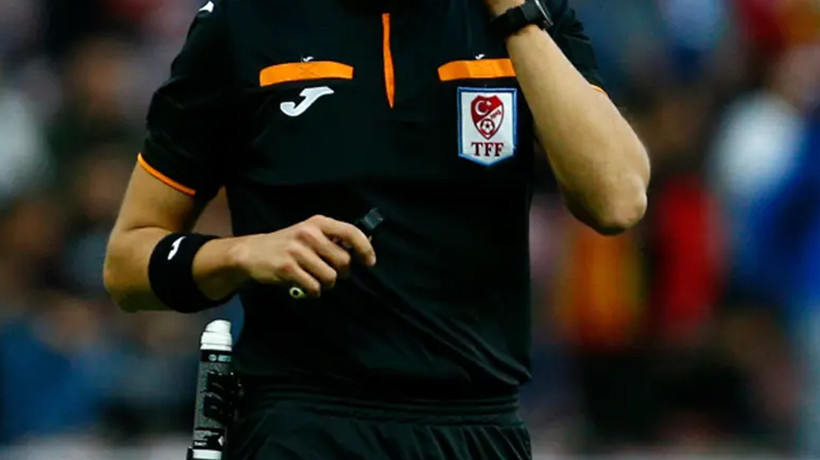 Fulbol maçı öncesi akılalmaz olay! Maçın hakemine bıçaklı saldırı...