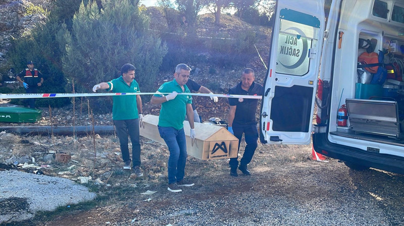 Mersin’de feci kaza: Tarım işçilerini taşıyan minibüs şarampole devrildi