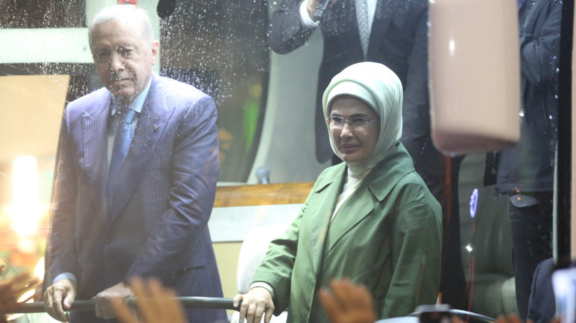 Cumhurbaşkanı Erdoğan Rize'de! Heyelandan etkilenen vatandaşlara müjdeler verdi