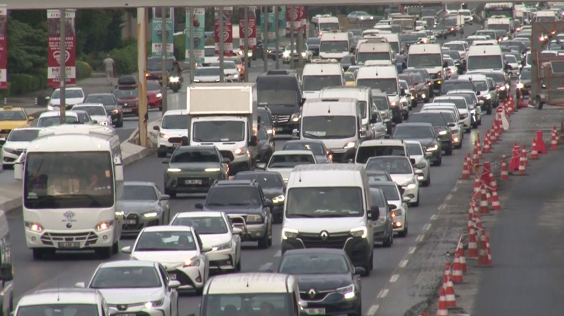 İstanbul'da yağışın da etkisiyle trafik felç oldu