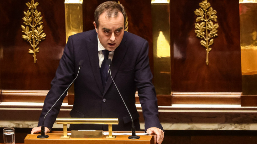 Fransa'da tartışmalı emeklilik reformu askıya alınacak