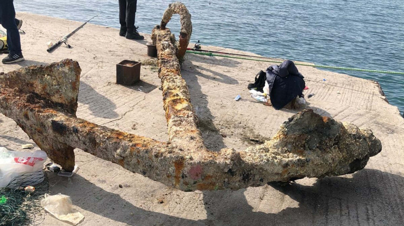 Çanakkale’de balıkçıların ağına 3 tonluk çapa takıldı