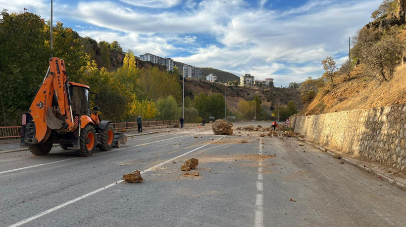 Kayalar için tedbir alınırken kopma yaşandı