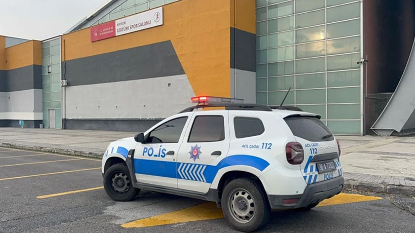 Voleybol turnuvasında bıçaklı kavga: Yaralılar var